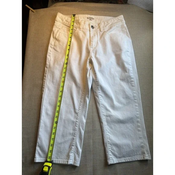 Riders By Lee Jeans 10m Mid Rise White Capri Women's Size With Rhinestones - Picture 2 of 9